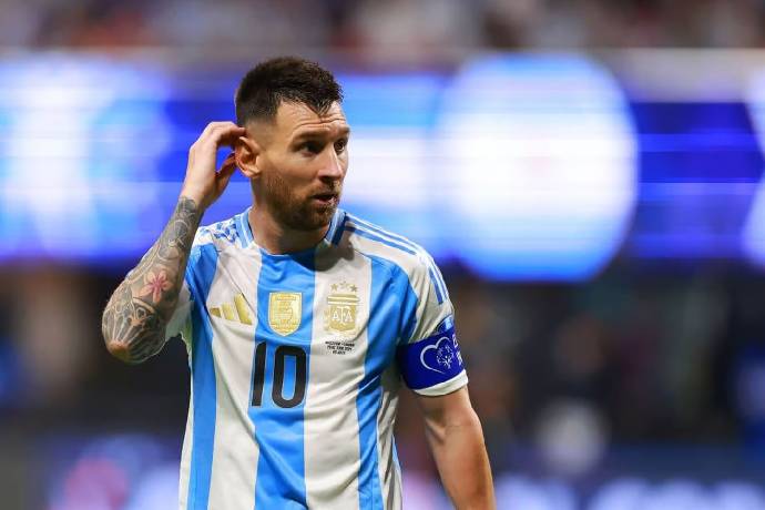 Messi g&acirc;y tranh c&atilde;i khi xuất hiện ở đề cử giải The Best