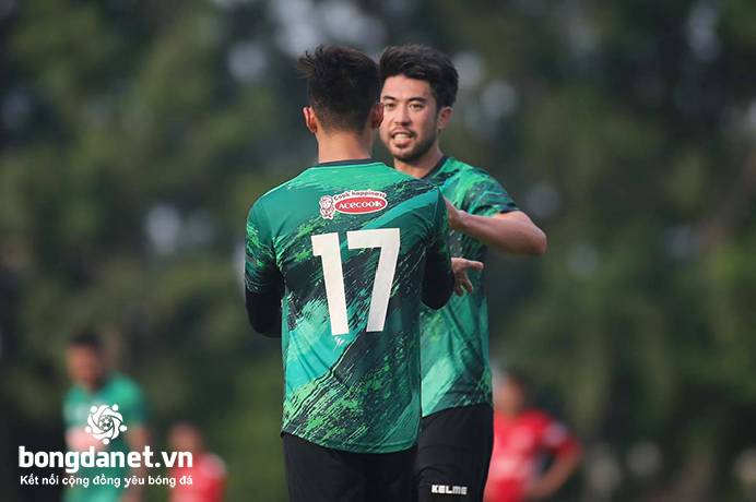 Lee Nguyễn đá 40 phút, TP.HCM thắng 4-1 trước Long An