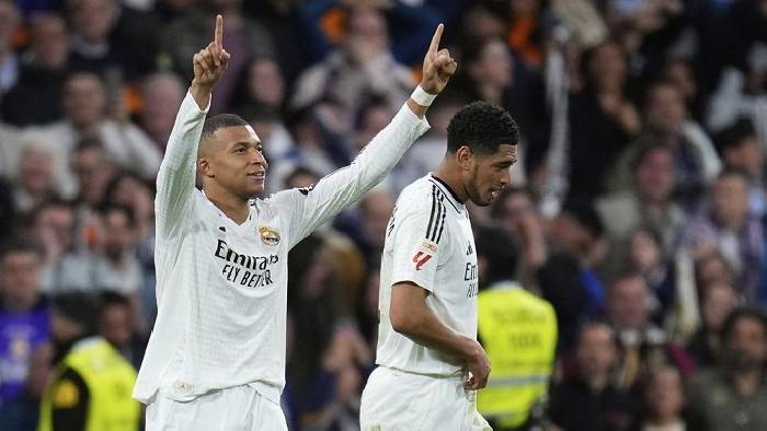 Phản ứng của Mbappe sau khi cân bằng thành tích của Ronaldo