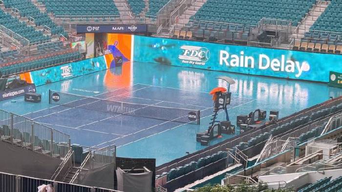 Trận chung kết đơn nam Miami Open bị hoãn 2 lần vì trời mưa