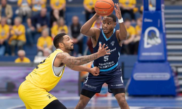 Nhận định b&oacute;ng rổ Universitatea Cluj vs Voluntari, 23h00 ng&agrave;y 1/5: Đại chiến giữa 2 g&atilde; khổng lồ