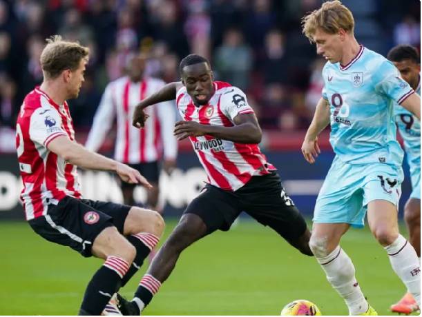 Nhận định, soi kèo Leeds vs Burnley, 02h00 ngày 2/5: 3 điểm và trụ hạng