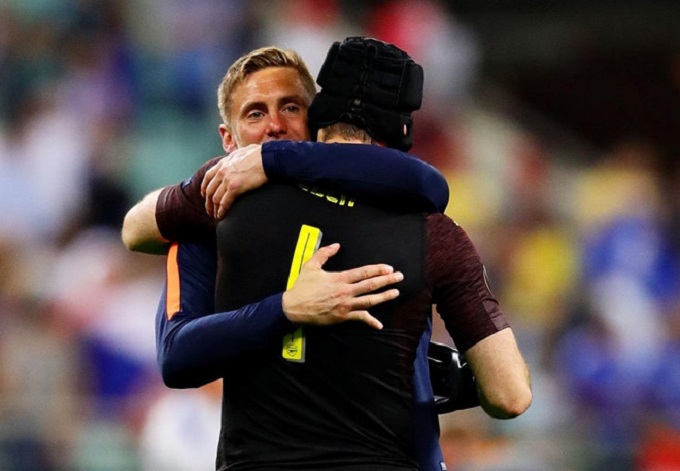 Thua chung kết, Petr Cech giải nghệ trong cơn ác mộng