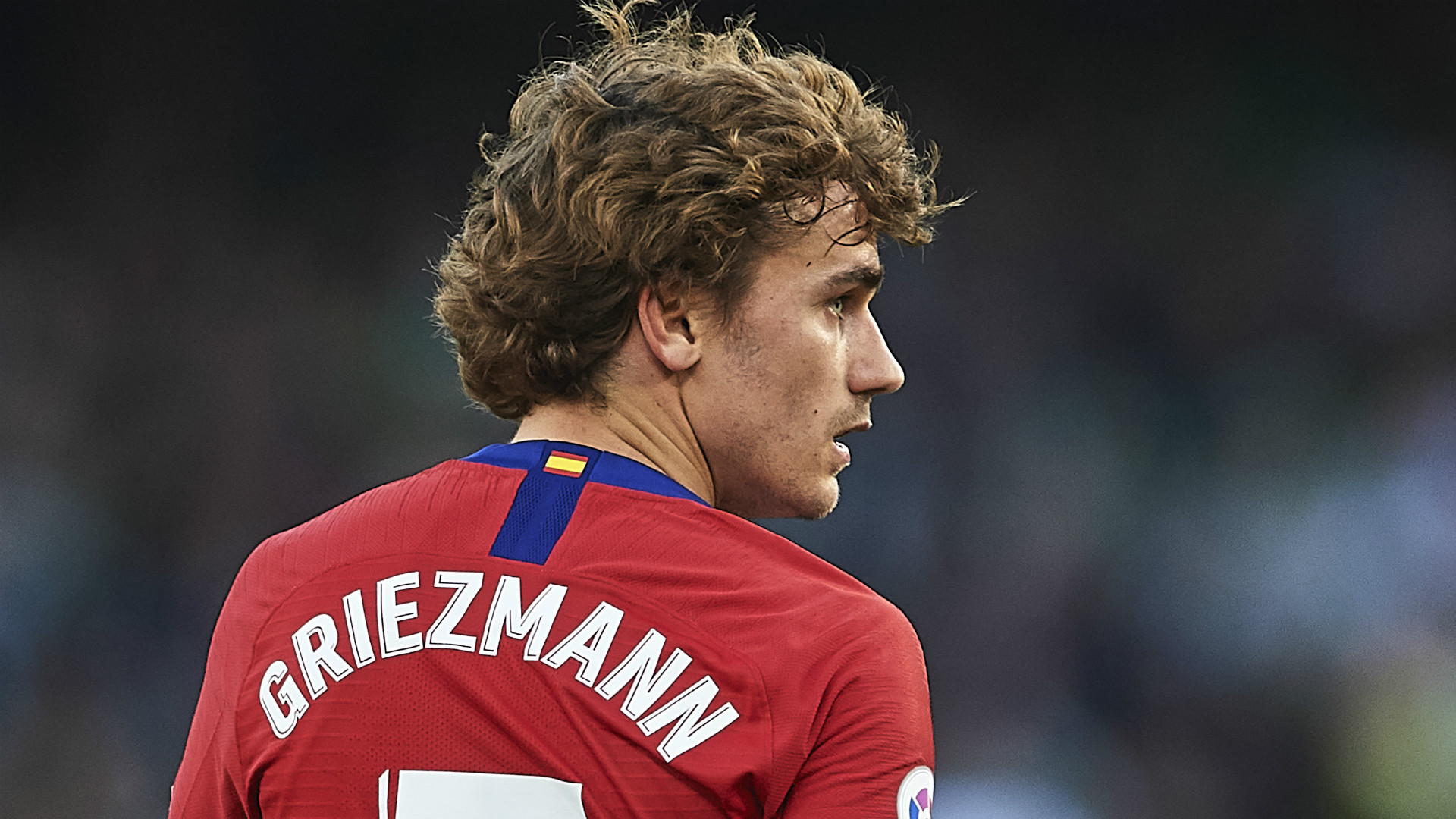 Bị nh&oacute;m quyền lực đen phản đối, Griezmann giận dữ lật k&egrave;o Barca
