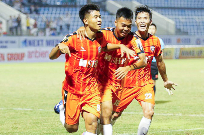 SHB Đ&agrave; Nẵng 2-0 TP.HCM: Đức Chinh nổ s&uacute;ng, Đ&agrave; Nẵng thắng trận s&acirc;n nh&agrave; thứ 4 li&ecirc;n tiếp