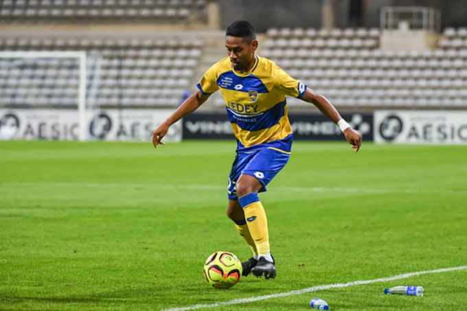 Cầu thủ Việt Kiều vinh dự làm thủ quân đội bóng Pháp