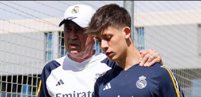 Tân binh mùa hè của Real báo tin không vui với CĐV