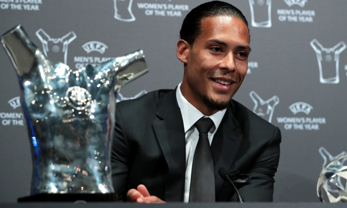 Virgil van Dijk gi&agrave;nh giải Cầu thủ xuất sắc nhất ch&acirc;u &Acirc;u 2018/19