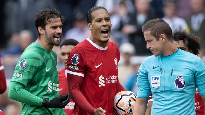 FA chính thức lên tiếng, trụ cột Liverpool bị 'nhân 3' án phạt