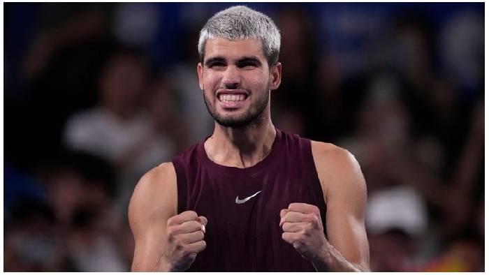 Alcaraz &lsquo;đ&ograve;i nợ&rsquo; Fritz th&agrave;nh c&ocirc;ng, lần đầu v&ocirc; địch Japan Open