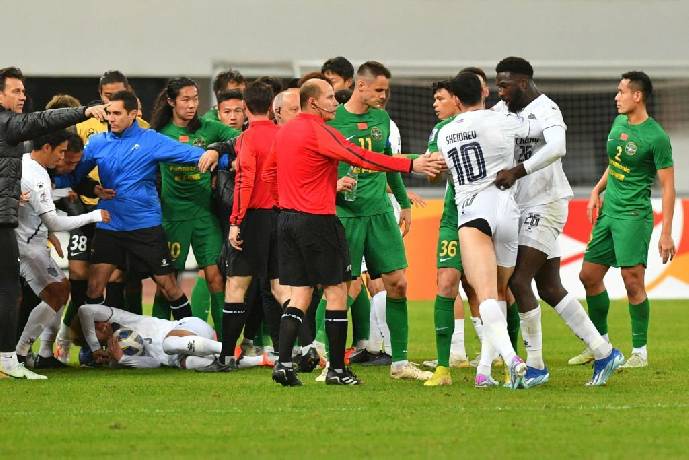 Cầu thủ Thái Lan và Trung Quốc đánh nhau ở cúp châu Á