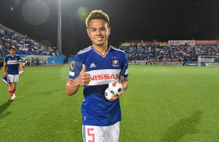 Ng&ocirc;i sao Đ&ocirc;ng Nam &Aacute; lọt v&agrave;o đội h&igrave;nh hay nhất ch&acirc;u lục 10 năm qua