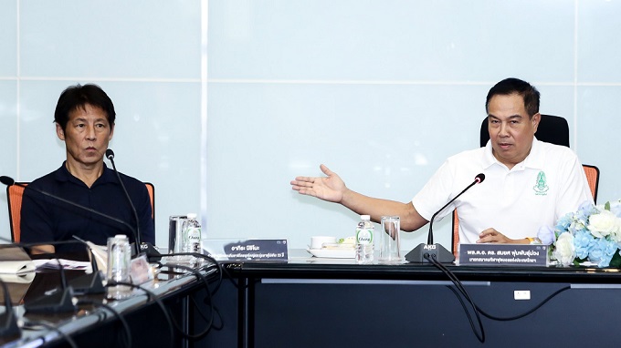 Thái Lan vs Việt Nam: HLV Akira Nishino đột ngột bỏ về Nhật Bản