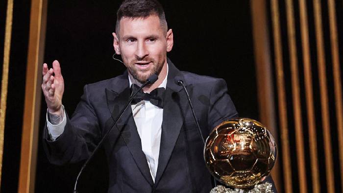 Danh sách Quả bóng vàng các năm: Messi 8 lần đoạt giải, hơn Ronaldo bao nhiêu lần?