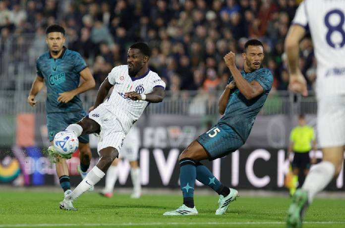 Soi kèo góc AC Milan vs Inter Milan, 02h45 ngày 01/11