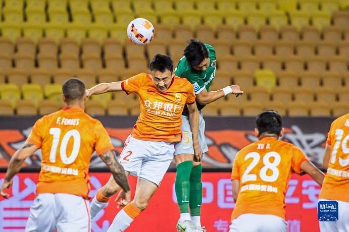 Soi kèo phạt góc Zhejiang vs Wuhan FC, 14h00 ngày 31/12