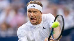 Zverev cán mốc 500 chiến thắng sau màn ngược dòng trước Arnaldi