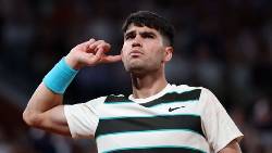 Alcaraz chạm mốc 100 chiến thắng trên mặt sân đất nện, vào tứ kết Roland Garros