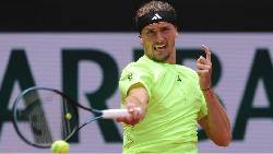Đối thủ bỏ cuộc, Zverev vào tứ kết Roland Garros mùa thứ năm liên tiếp