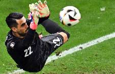 Sửa sai cho Ronaldo, Pepe, thủ môn Diogo Costa làm điều chưa từng có ở Euro