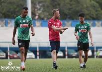 Lee Nguyễn ngỡ ngàng trước án phạt lạ của TP.HCM