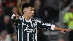 MU mất Lisandro Martinez v&agrave; Lindelof &iacute;t nhất 1 th&aacute;ng