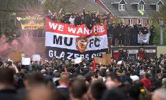 Gary Neville và Roy Keane ủng hộ người hâm mộ vụ biểu tình MU