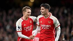 Dễ d&agrave;ng hạ gục Luton Town, Arsenal trở lại ng&ocirc;i đầu Ngoại hạng Anh