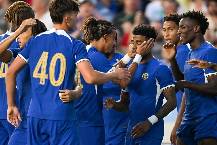 Chelsea được khuyên nên mua thủ môn chơi chân hàng đầu EPL