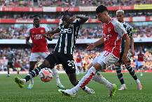 9 lần ph&aacute; b&oacute;ng, 5 lần tắc b&oacute;ng, sao M.U 'rực s&aacute;ng' trước Arsenal