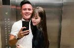 Quang Hải tặng bạn gái một đôi dép lê