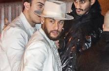 Chấn thương nặng nhưng Neymar vẫn kh&ocirc;ng chịu bỏ đam m&ecirc; tiệc t&ugrave;ng