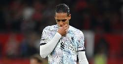 Van Dijk thừa nhận đang phải ra s&acirc;n trong sự đau đớn