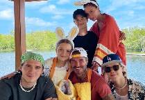 Gia đình Beckham khoe ảnh hạnh phúc ngày lễ Phục sinh