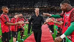 'Kẻ đi săn siêu phẩm' chính thức nói lời giã từ sân cỏ