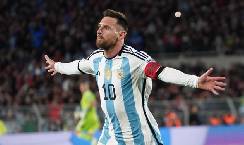 Messi lập cú đúp trong trận đấu cuối cùng ở Argentina