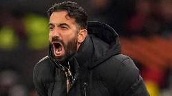 Fan MU nổi giận v&igrave; c&aacute;ch d&ugrave;ng người của HLV Amorim