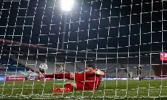 Đôi giày ngăn Ronaldo ghi bàn cũng được bán đấu giá