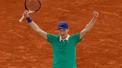 Sinner thắng Djokovic trận thứ tư liên tiếp, vào chung kết Roland Garros 2025