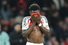 Bukayo Saka s&uacute;t ra ngo&agrave;i khi đứng trước g&ocirc;n trống, chịu sự chỉ tr&iacute;ch nặng nề