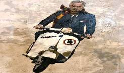 Chùm ảnh 'soái ca' Mourinho phóng vespa trên đường phố Roma