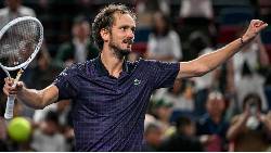 Medvedev lần đầu thắng Learner Tien, vào tứ kết Shanghai Masters 2025