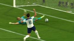 Maguire lại tấu hề với bàn phản lưới nhà ngờ nghệch