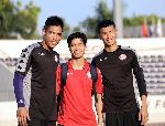 C&ocirc;ng Phượng g&aacute;nh h&agrave;ng c&ocirc;ng của TP.HCM ở trận mở m&agrave;n AFC Cup