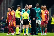 HLV Arne Slot chỉ trích trọng tài sau trận thua sốc của Liverpool