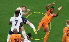 Tranh cãi gay gắt về tình huống dẫn tới quả phạt đền của tuyển Anh