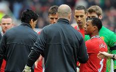 Huyền thoại M.U: 'G&atilde; đ&oacute; đ&ograve;i theo k&egrave;m t&ocirc;i ngay cả khi đi WC'