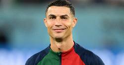 Sao M.U 'trêu' Ronaldo bằng cả 'tính mạng' khiến fan cười bò