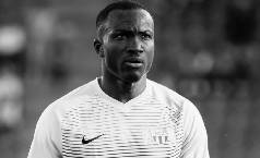 Đau lòng với cựu tiền đạo La Liga, đang thi đấu thì đột tử