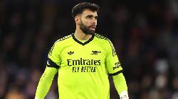 Thủ m&ocirc;n Arsenal bị chỉ tr&iacute;ch thậm tệ v&igrave; bắt penalty như tr&ograve; hề